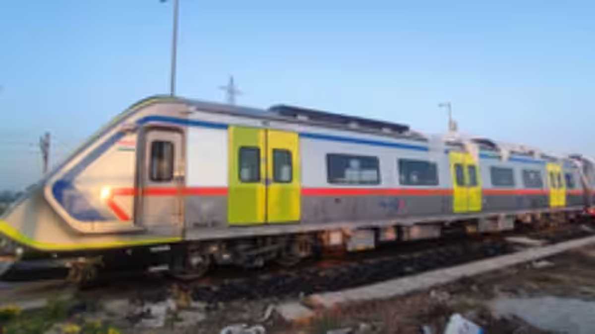 मेरठ मेट्रो का पहला ट्रेनसेट दुहाई एनसीआरटीसी डिपो पहुंचा, एक बार में 700 यात्री कर सकेंगे सफर